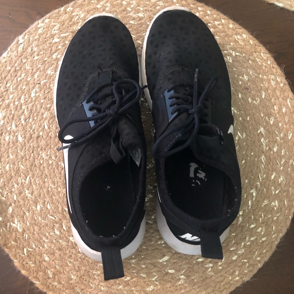 LAST CHANCE 🌟 Nike Tennis Shoes